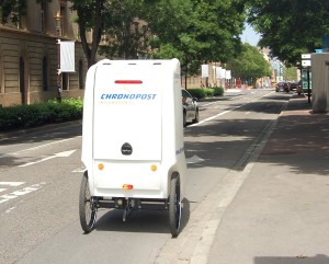 Metz'Ager - Poste-It : le tricycle à Metz dans une rue sans bande cyclable (pour l'instant)