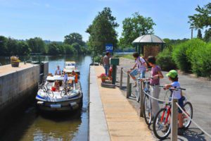 Au fil de la Mayenne à vélo: sur la Vélo Francette