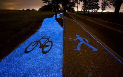 Peinture photoluminescente sur les pistes cyclables