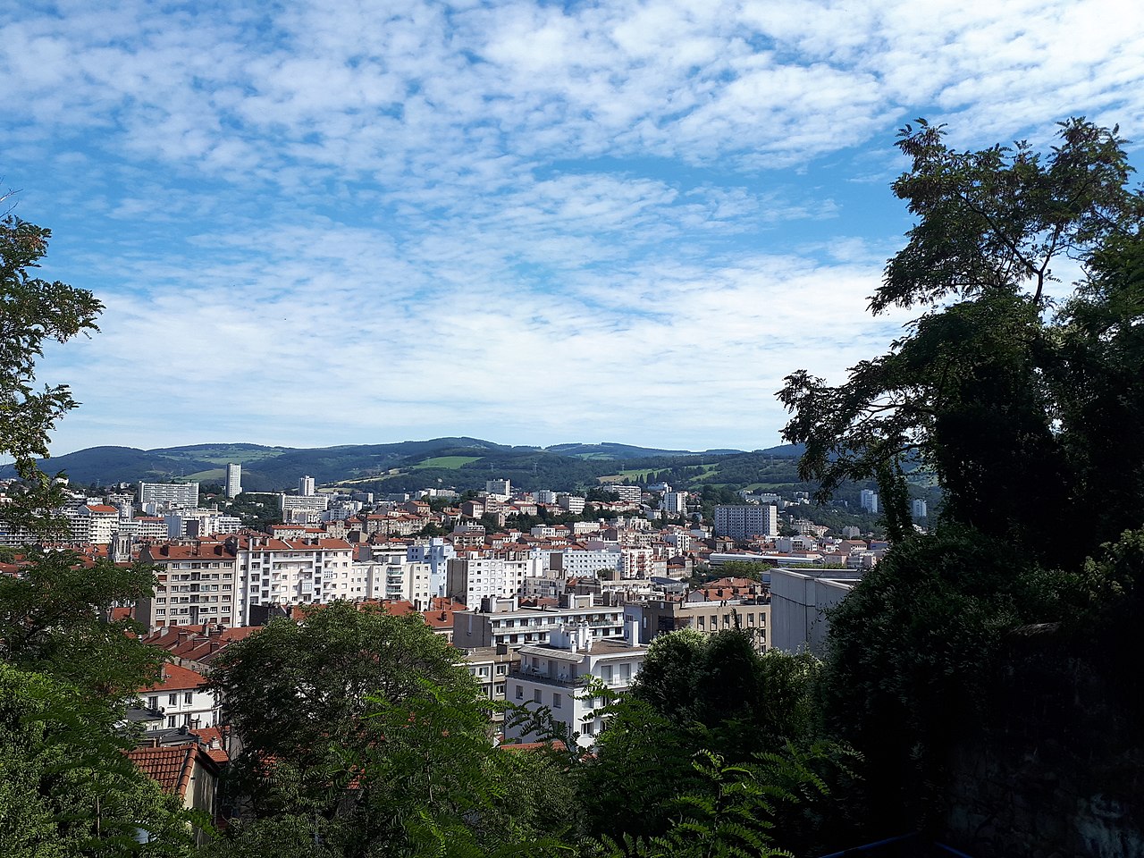 Vue_Saint-Etienne_colline
