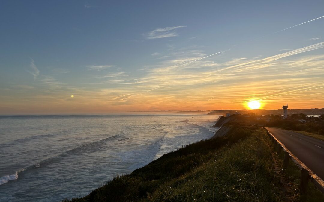 Lever de soleil sur la route de la corniche