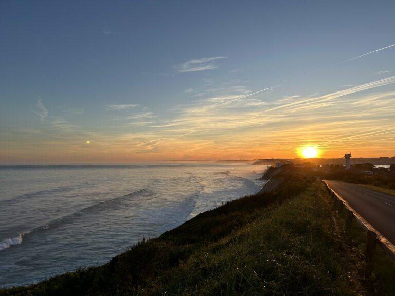 Lever de soleil sur la route de la corniche