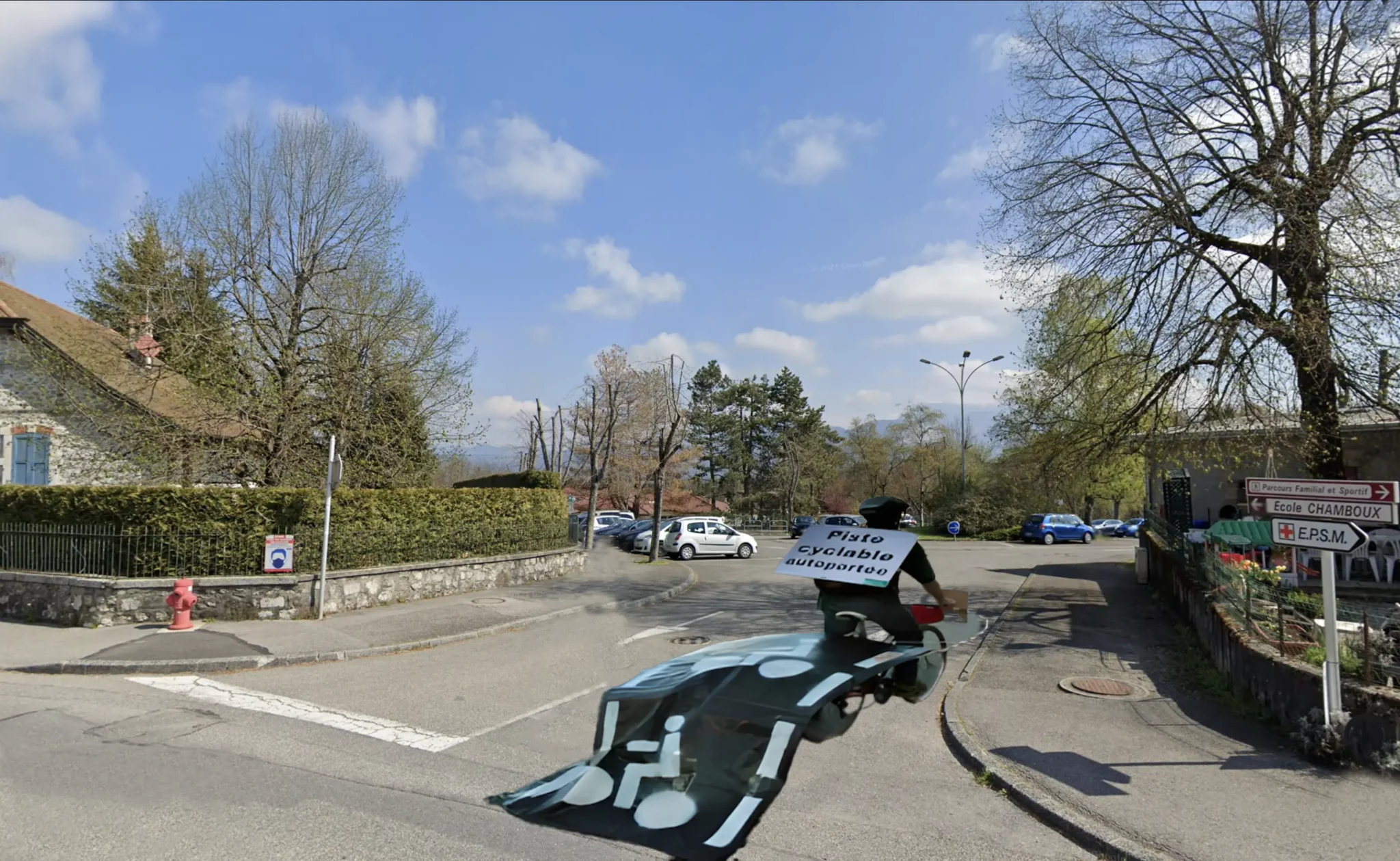 Des militants tracent une piste cyclable à La Roche-sur-Foron