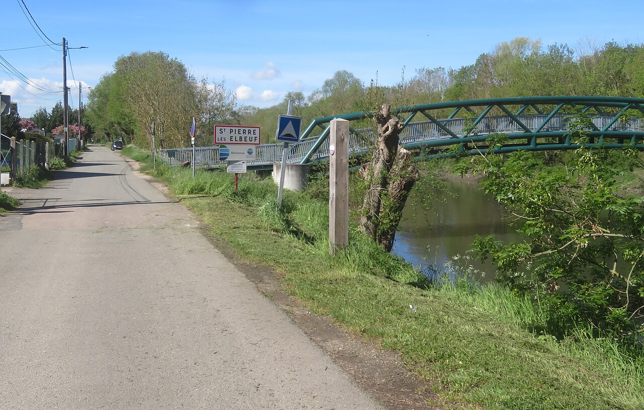Chemin_de_halage_à_Saint-Pierre-lès-Elbeuf_à_la_limite_communale_avec_Martot._Passerelle_vers_l’île_aux_moines