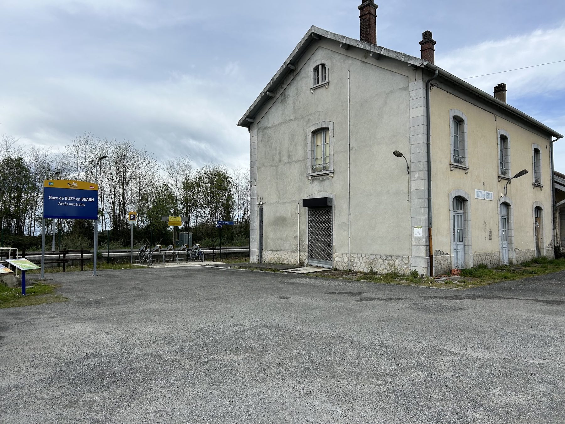 La gare de Buzy, point d’accès au nord du Camin d’Aussau.