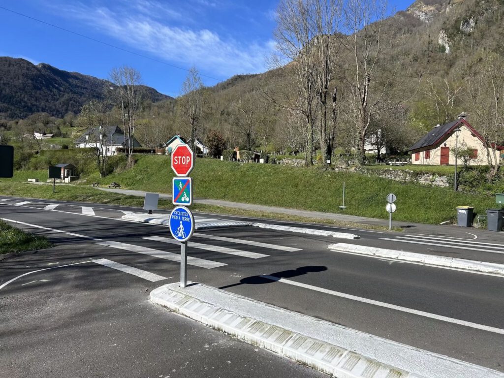 Vue depuis l’itinéraire cyclable dans la vallée d’Ossau.