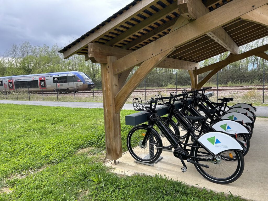 Train en gare de Buzy à proximité du départ du Camin d’Aussau.