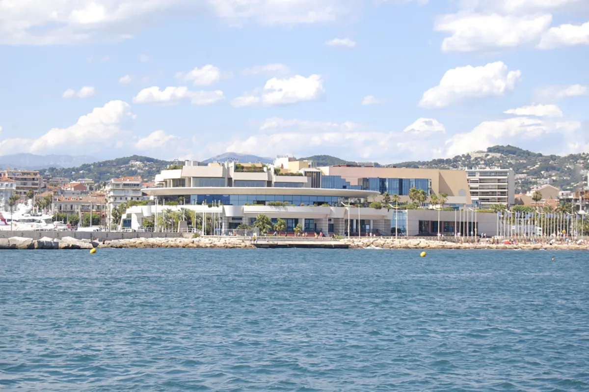 Cannes : sur la Croisette, une piste bidirectionnelle de 3 mètres pour relier le Palais à la Roseraie