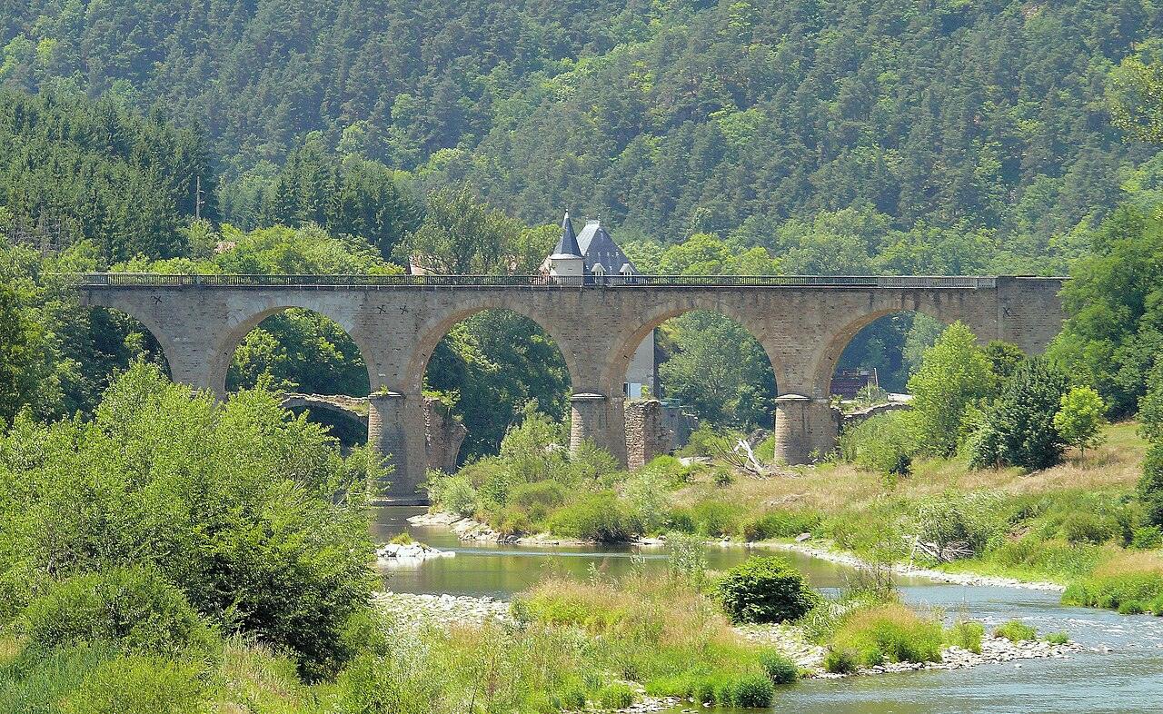 À vélo sur la Via Fluvia (V73) : Du Lac de Vert à Lavoûte-sur-Loire