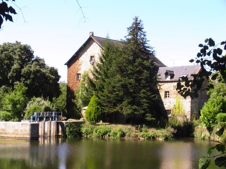 Passage à Saint-Jean-sur-Mayenne.